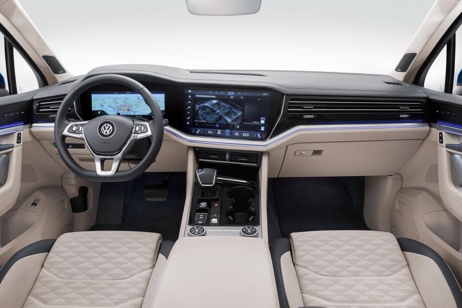 Торпедо Volkswagen Touareg V6 TDI Elegance 2018 года  (WW) (фото 22 из 46)